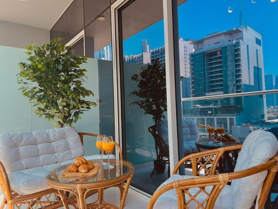Vera Residences By Damac I 1Br Luxury Aparthotel Дубай Экстерьер фото
