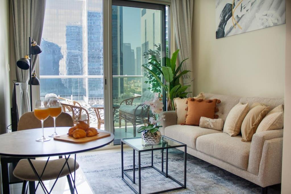 Vera Residences By Damac I 1Br Luxury Aparthotel Дубай Экстерьер фото
