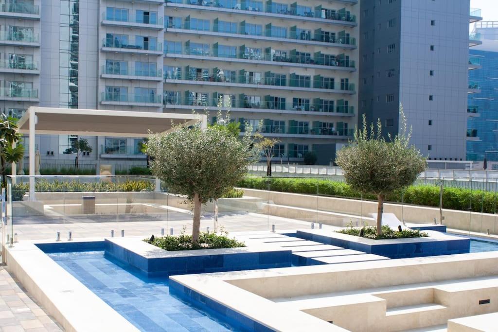 Vera Residences By Damac I 1Br Luxury Aparthotel Дубай Экстерьер фото